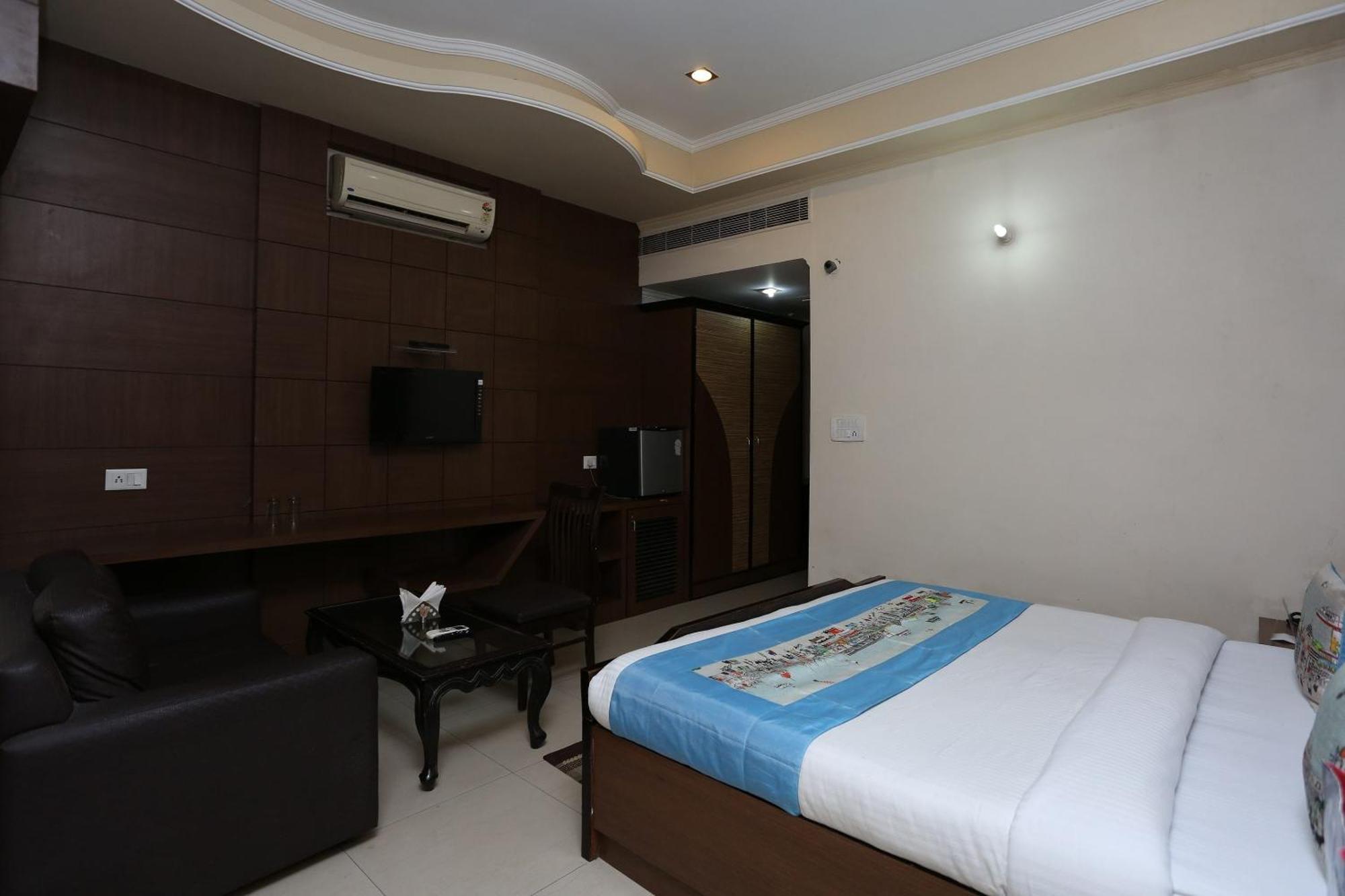 Hotel O Mukut Regency Ghaziabad Ngoại thất bức ảnh